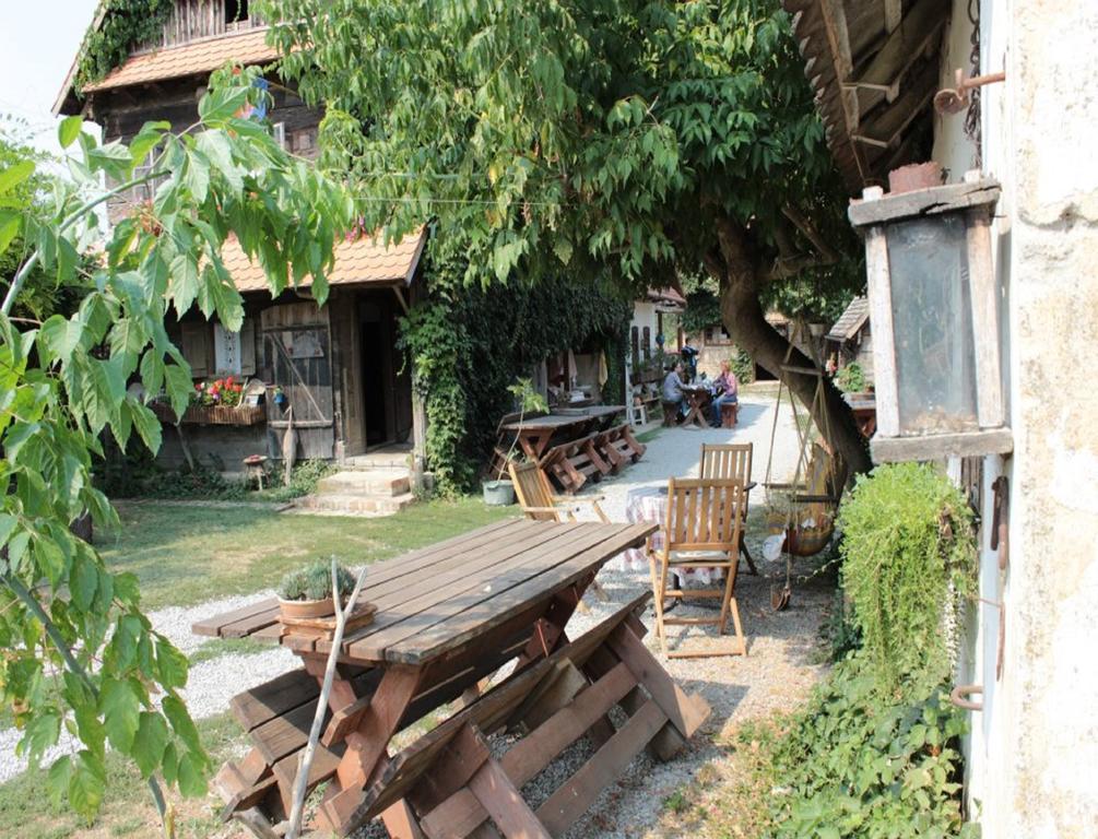 Rural Tourism Family Ravlic Pension Muzilovcica Buitenkant foto